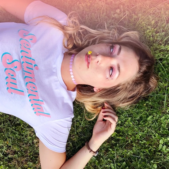 Made au Gold Graphic Tee “Sentimental Soul” T-Shirt size Large - Picture 5 of 15